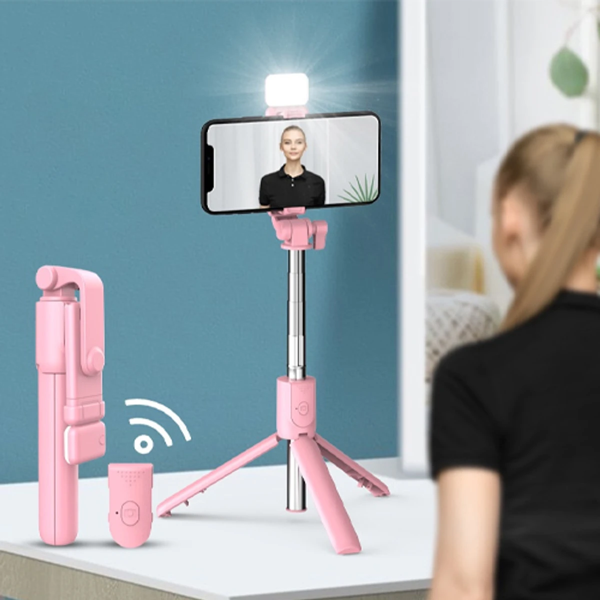 R1S Selfie Stick Wireless Remote With Fill Light