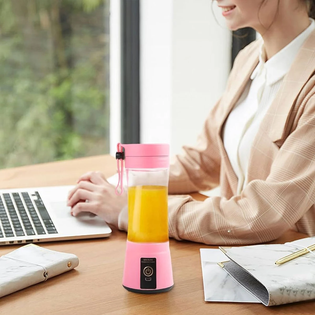 Electric Fruit Juicer ( Portable USB Rechargeable)