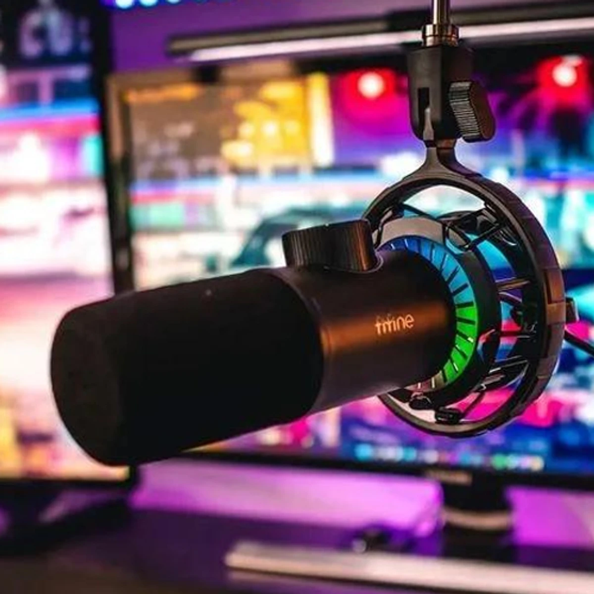 FIFINE K658 USB Dynamic Cardioid Podcast Microphone With A Live Monitoring, Gain Control, Mute Button